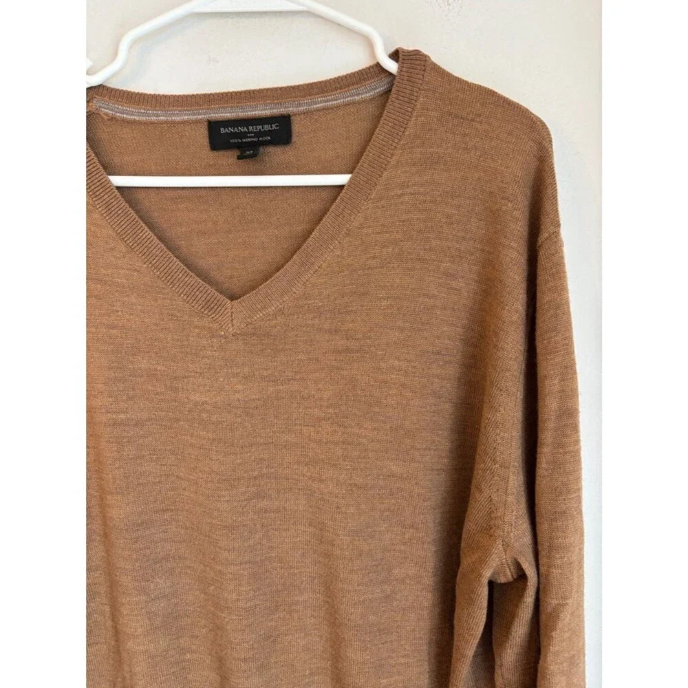 Banana Republic Men's 100% merino wool V-Neck knit  Sweater Light Brown XL EUC
